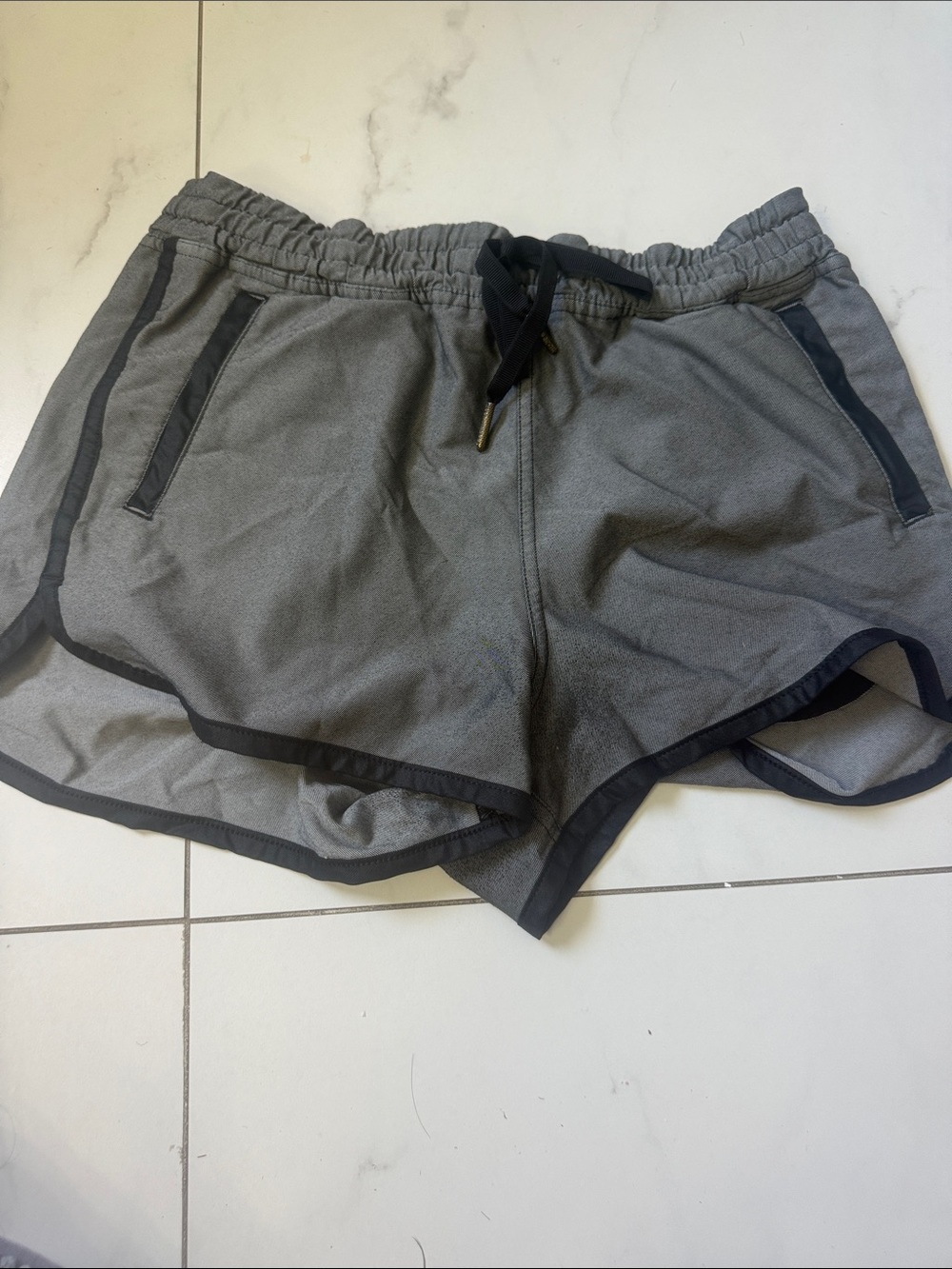LuLulemon Gray  Athletic Shorts sz 4